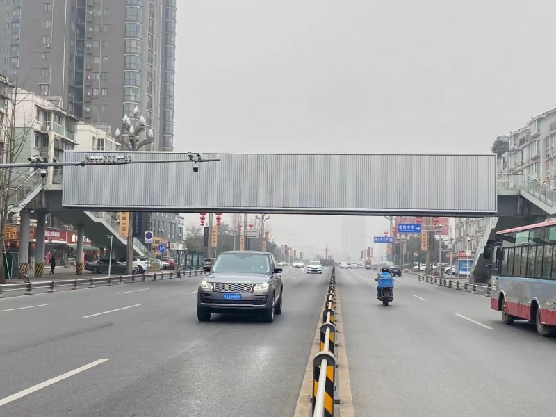 大型三面翻广告牌及钢结构类